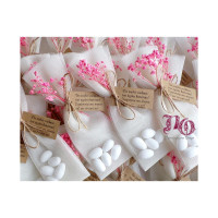  Μπομπονιέρα Γαμοβάπτισης Με Ροζ Γυψοφίλη & Καρτελάκι