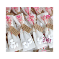  Μπομπονιέρα Γαμοβάπτισης Με Ροζ Γυψοφίλη & Καρτελάκι