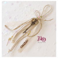 Γούρι vintage κλειδί με δαντέλα