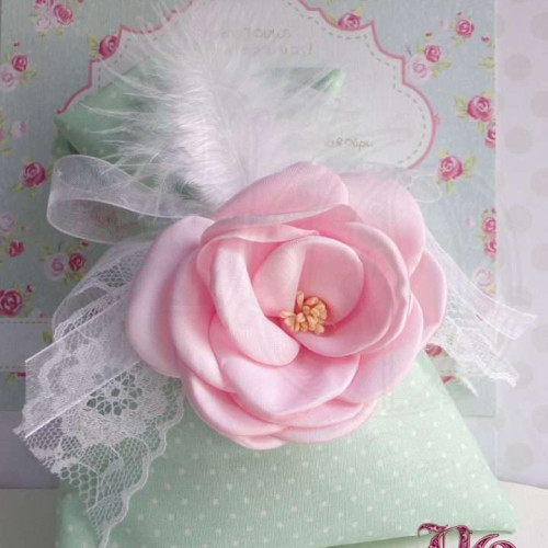 Μπομπονιέρα βάπτισης πουγκί με τριαντάφυλλο