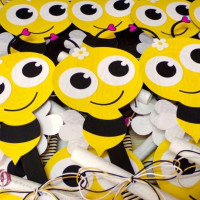 Χειροποίητο προσκλητήριο βάπτισης μελισσούλα