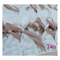 Στολισμός γαμοβάπτισης λουλούδια-κουκουβάγιες